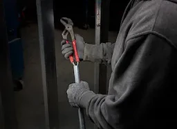 Milwaukee 16" Comfort Grip Straight-Jaw Pliers - Image 2